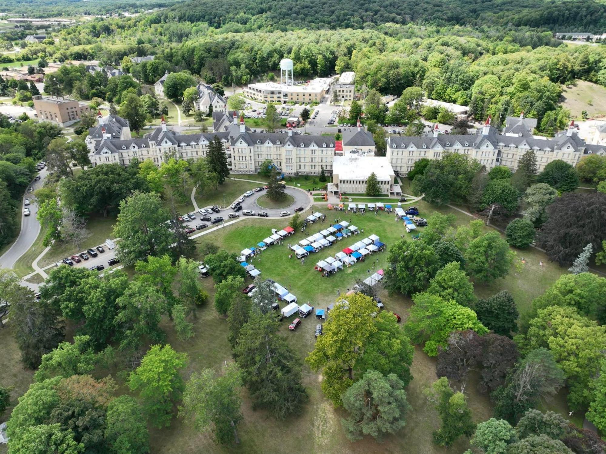 Condo On State Hospital Grounds! Traverse City Ngoại thất bức ảnh